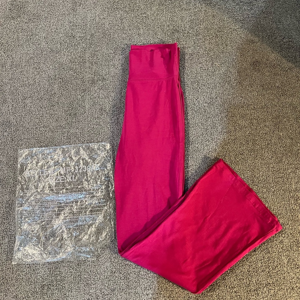 NWT Zenana Flare Leggings/Yoga Pants (XL)